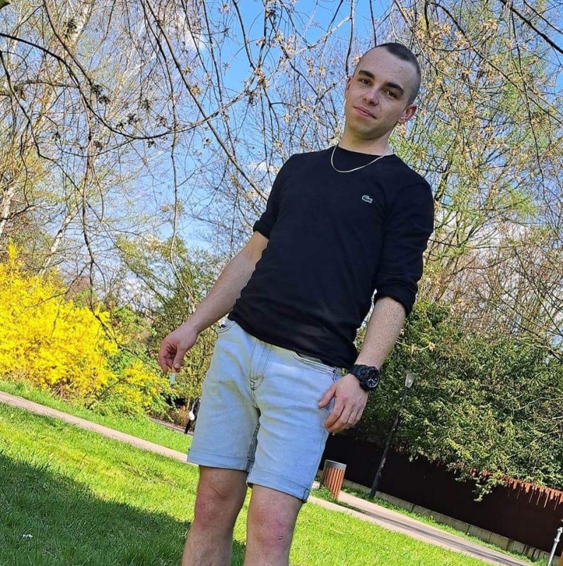 Chodź i rozpierdol mi głowę w łóżku chcę się zaj...