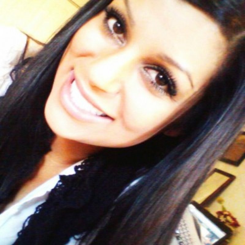 Single woman looking for a man to spend the rest...