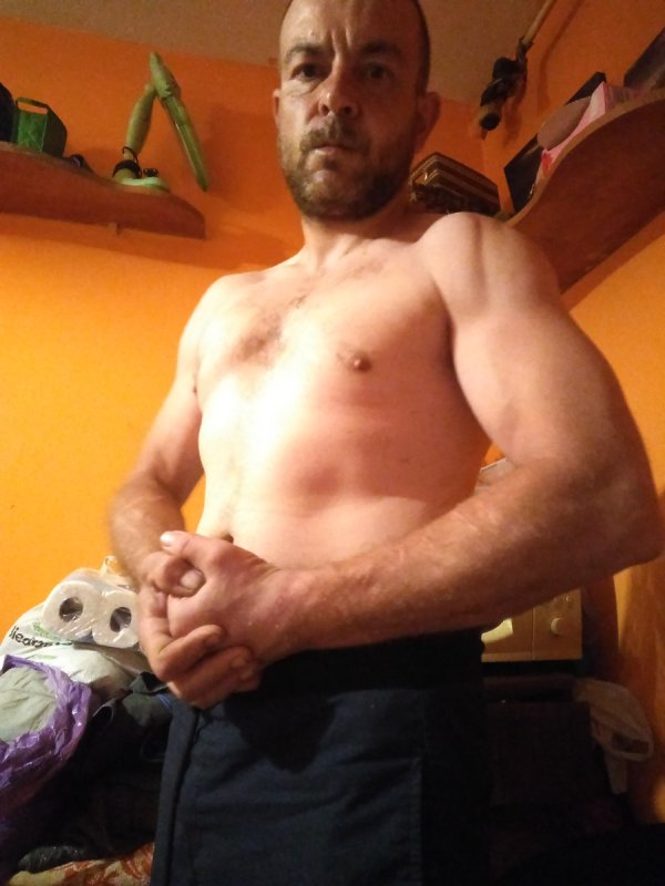 Dyskretny otwarty facet szukajacy przygody;)Lubi...
