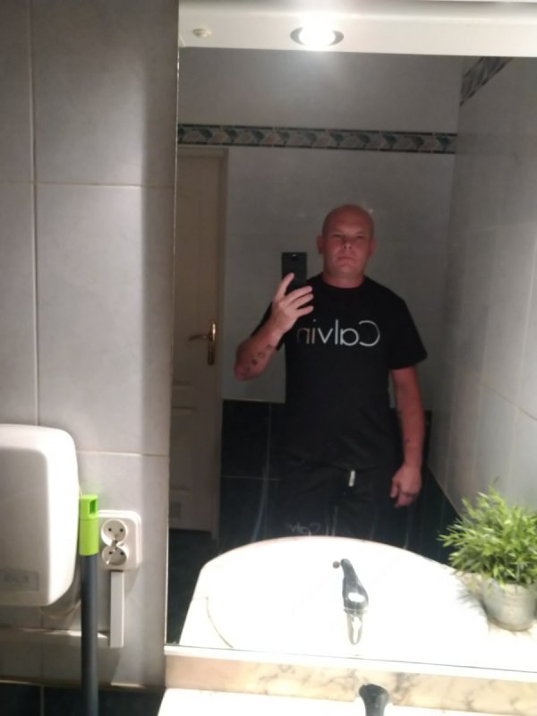 Dobry Wieczór. Kamil, miło mi. Szukam kobiety kt...