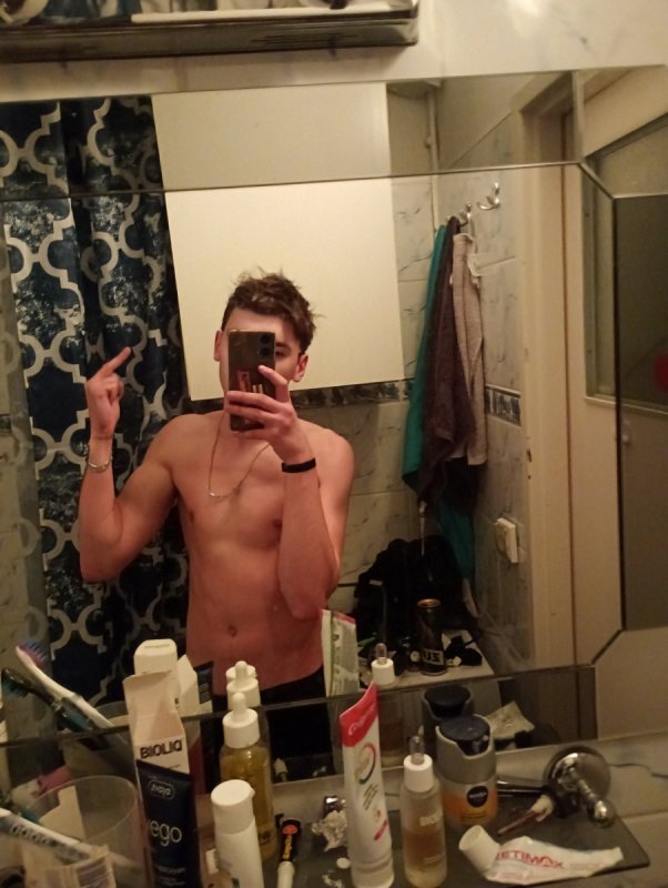 23L szczupły student BI